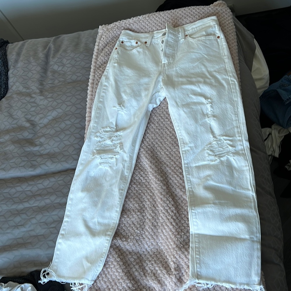 Brand new Levi’s Wedgie Straight White Ripped Jeans
